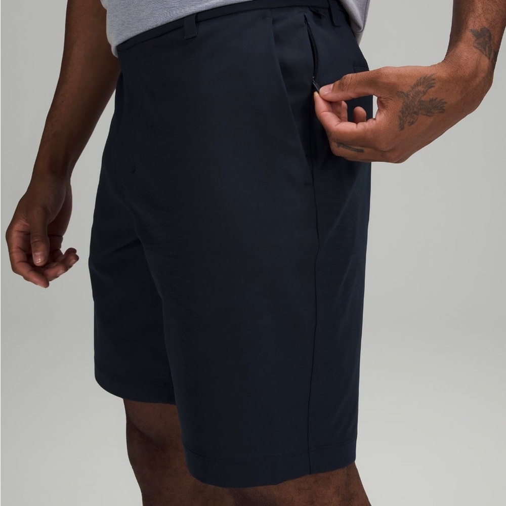 Lululemon Commission classic fit 9" shorts